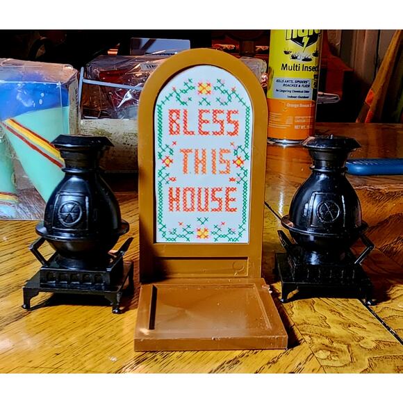 Vintage "Bless This House" Plastic Salt & Pepper Shakers Set JSNY Hong Kong - Picture 5 of 8